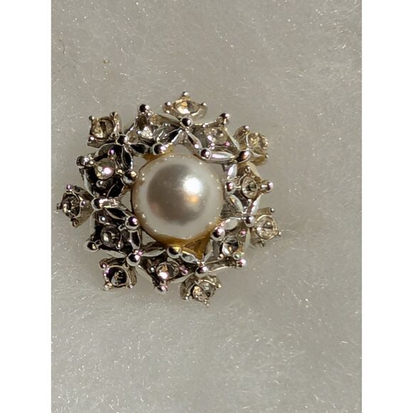Sarah Coventry Jewelry - Vintage Sarah Coventry Brooch